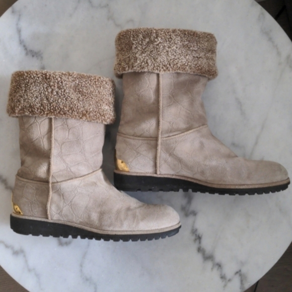 Designer Stuart Weitzman natural suede and fur winter boots, size 7 - Picture 2 of 12